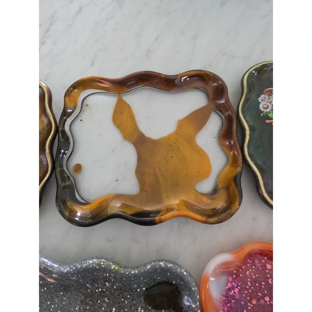 Handmade  Resin  Wavy Edge Plates
